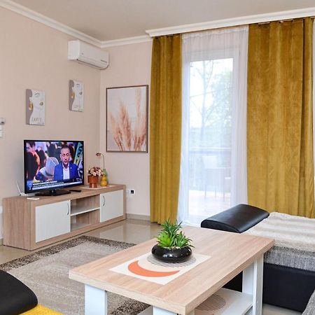 Unicum Apartman Hajduszoboszlo Exterior photo