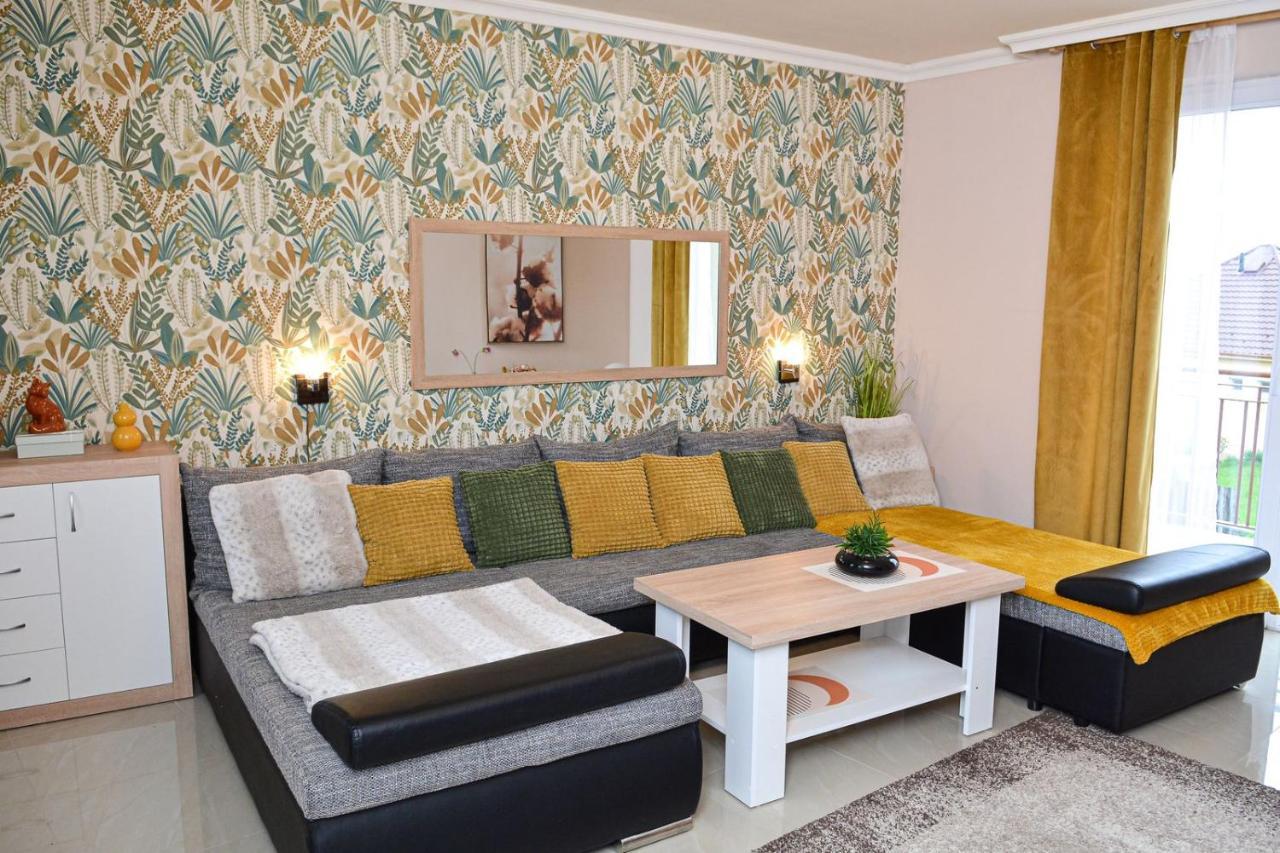 Unicum Apartman Hajduszoboszlo Exterior photo
